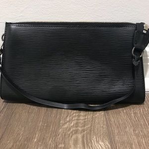 Louis Vuitton black EPIC Leather Pochette